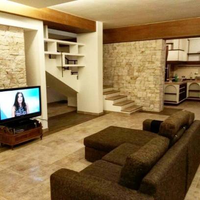 Listelli rustici in trani in una residenza della provincia di Roma